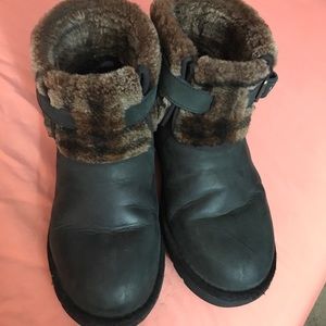 Ugg boots, short fur top, black leather fur tops have buckles sz 8. Brown plaid